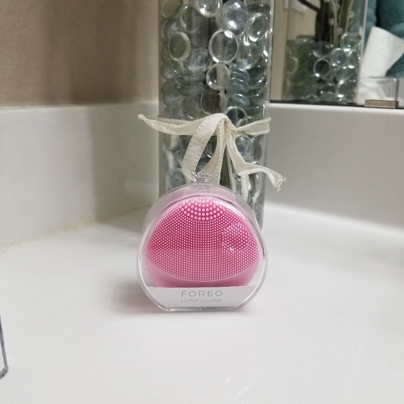 Foreo Luna Play Plus - Picture 1 of 4